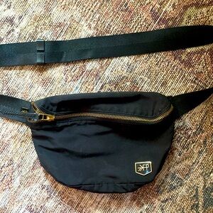 Freshly picked belt bag